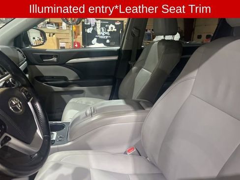Used 2018 Toyota Highlander XLE image 12