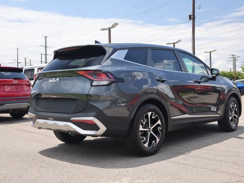 Used 2024 Kia Sportage EX FWD image 5