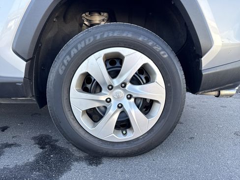 Used 2022 Toyota RAV4 LE image 3