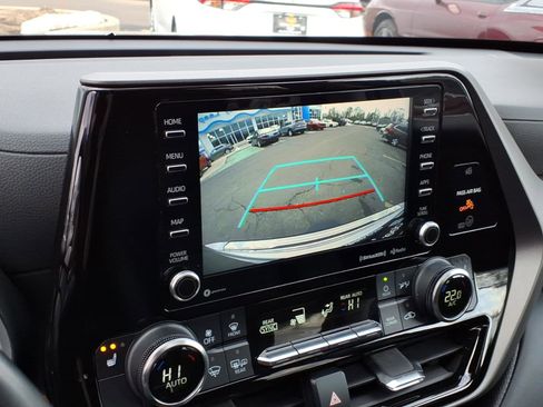 Used 2022 Toyota Highlander XLE image 20