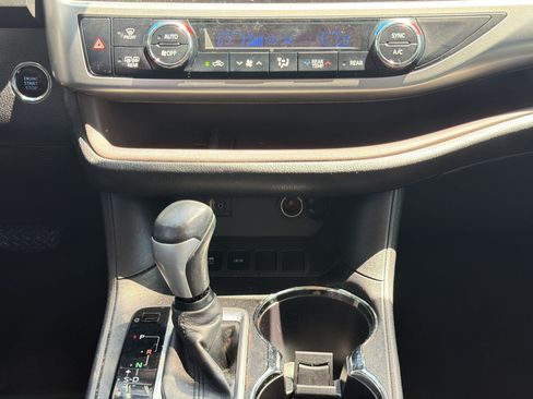 Used 2016 Toyota Highlander XLE FWD image 19