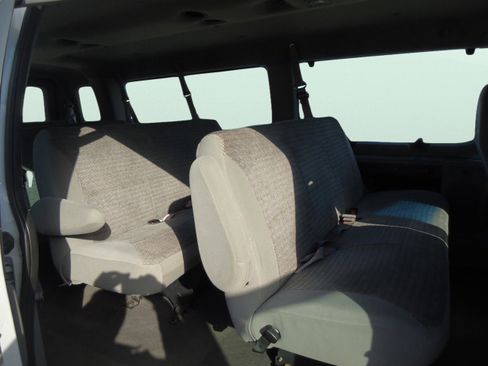 Used 2001 Ford E-350 and Econoline 350 XL image 23