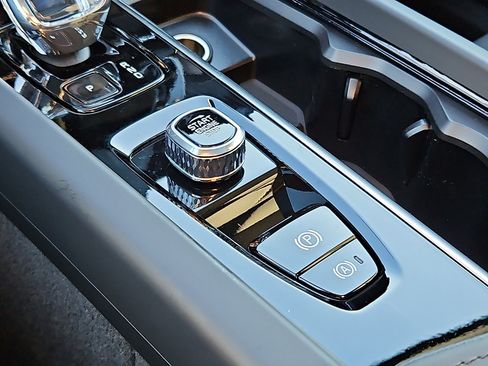 New 2026 Volvo XC60 B5 Plus w/ Protection Package Premier image 19