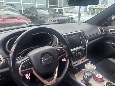 Used 2014 Jeep Grand Cherokee Altitude AWD/4WD image 8