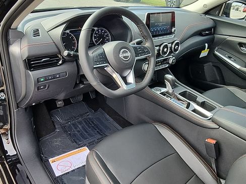 Used 2025 Nissan Sentra SR w/ SR Premium Package FWD image 11