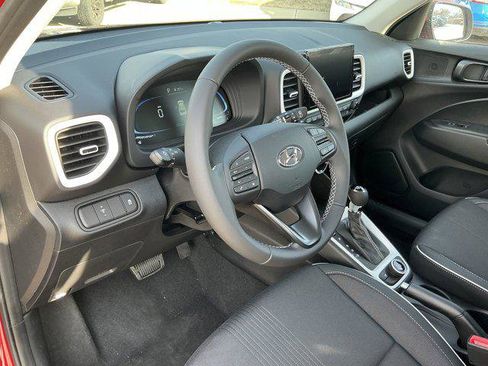 New 2025 Hyundai Venue Limited image 6