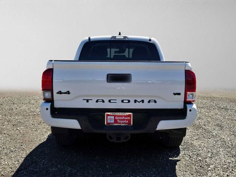 Used 2020 Toyota Tacoma SR5 AWD/4WD image 5