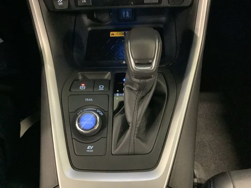 Used 2023 Toyota RAV4 XSE AWD/4WD image 18