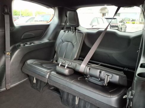 Used 2025 Chrysler Pacifica Select FWD image 10