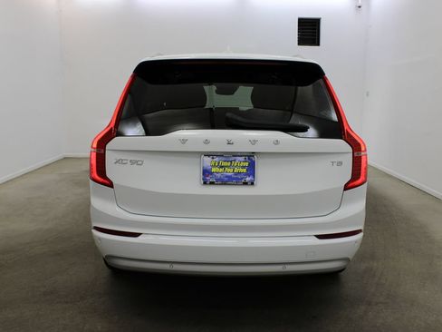 Used 2022 Volvo XC90 T5 Momentum FWD image 4