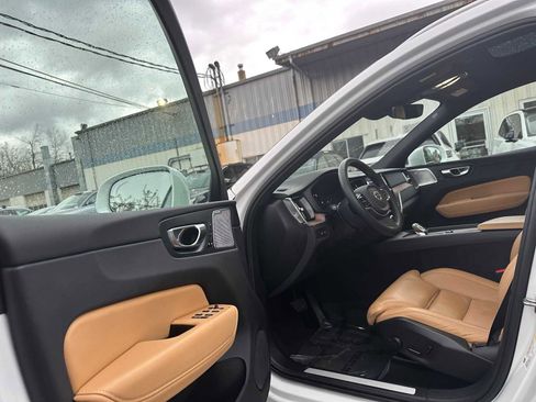 Certified 2023 Volvo XC60 T8 Ultimate w/ Climate Package image 20