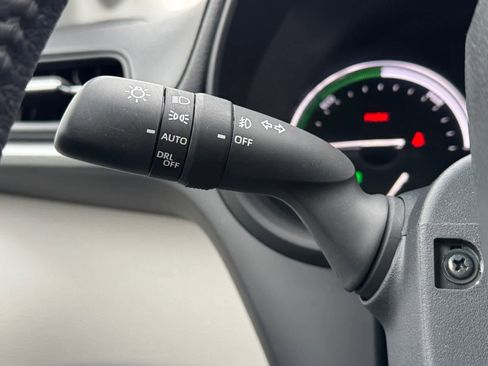 Used 2023 Toyota Sienna Limited image 22