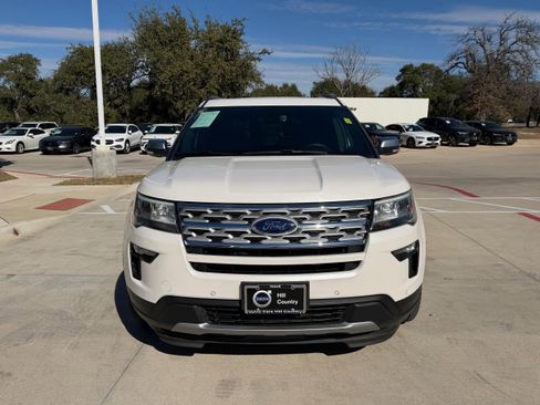 Used 2018 Ford Explorer XLT w/ Equipment Group 202A image 8
