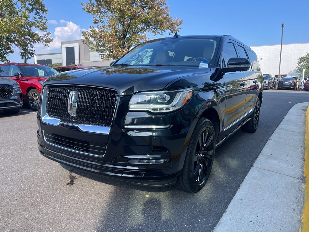 Certified 2023 Lincoln Navigator L Reserve AWD/4WD image 3