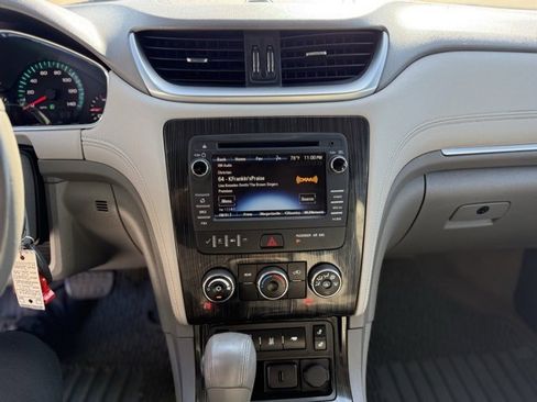 Used 2017 Chevrolet Traverse LT w/ Style and Technology Package image 12
