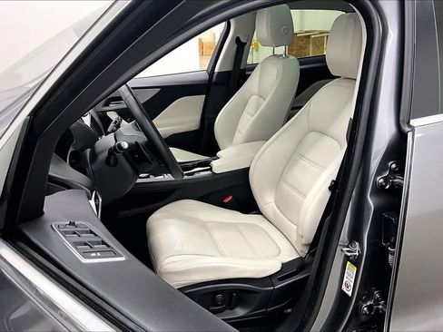 Used 2017 Jaguar F-PACE Prestige image 7