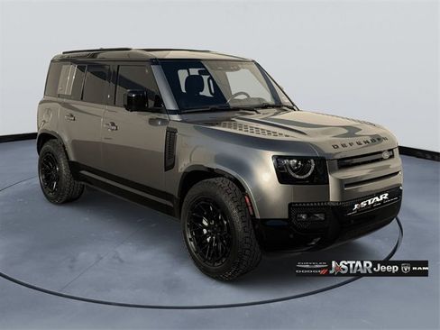 Used 2023 Land Rover Defender 110 X-Dynamic SE image 3