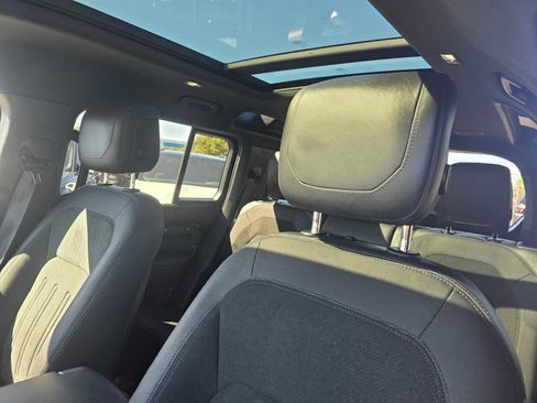 Used 2022 Land Rover Defender 110 V8 image 25