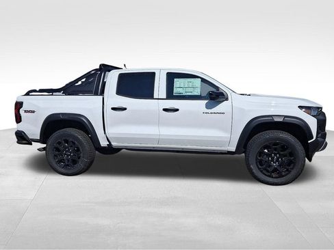 New 2026 Chevrolet Colorado Trail Boss w/ Midnight Edition AWD/4WD image 8
