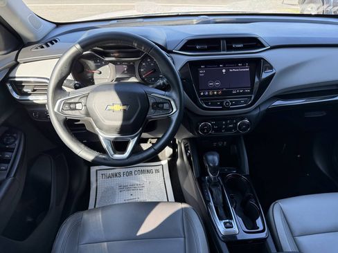 Used 2021 Chevrolet TrailBlazer LT w/ Premium Seating Package FWD image 17