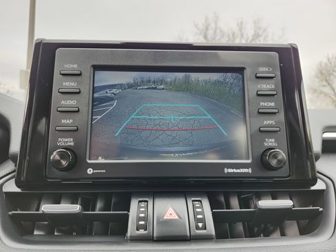 Used 2021 Toyota RAV4 XLE Premium image 27