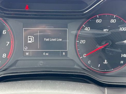 New 2026 Chevrolet Trax RS w/ Sunroof Package FWD image 21