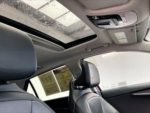 Used 2023 Kia Niro SX image 24