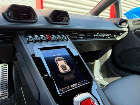 Used 2021 Lamborghini Huracan EVO RWD image 37