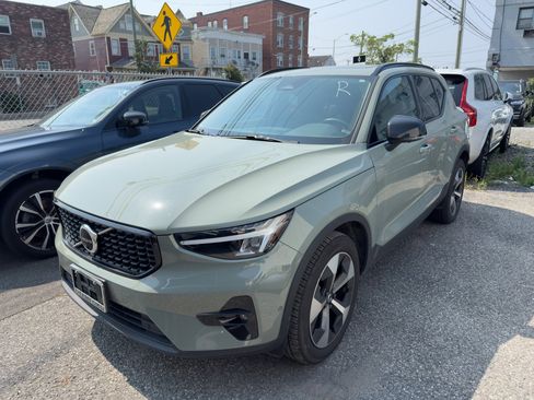 Certified 2023 Volvo XC40 B5 Plus w/ Driver Assist Package image 3
