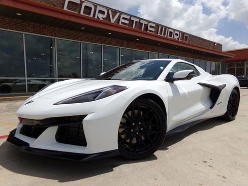 Used 2026 Chevrolet Corvette Z06 image 1