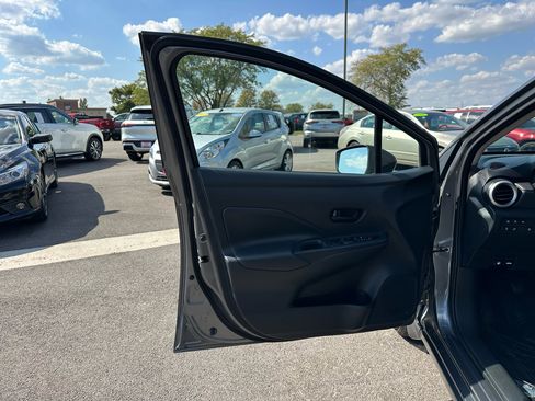 Used 2020 Nissan Versa S image 11