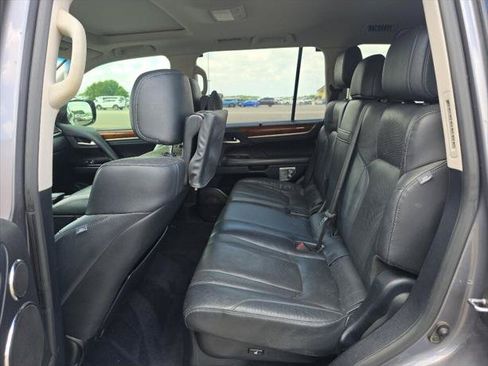 Used 2018 Lexus LX 570 4WD w/ Luxury Package image 18