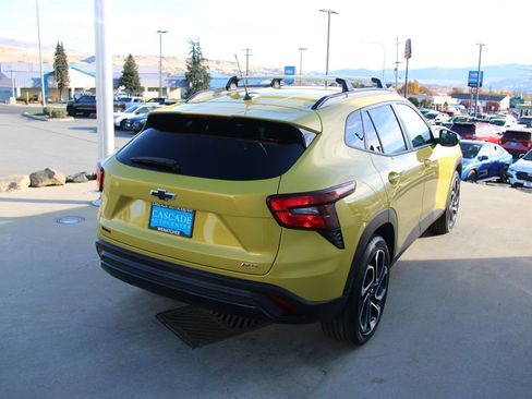 Used 2025 Chevrolet Trax RS image 9