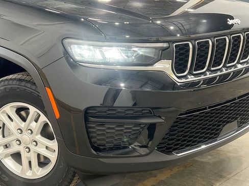 New 2025 Jeep Grand Cherokee Laredo w/ Luxury Tech Group I image 39