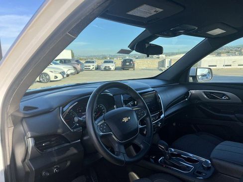 Used 2023 Chevrolet Traverse LT image 10