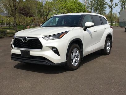 Used 2021 Toyota Highlander LE