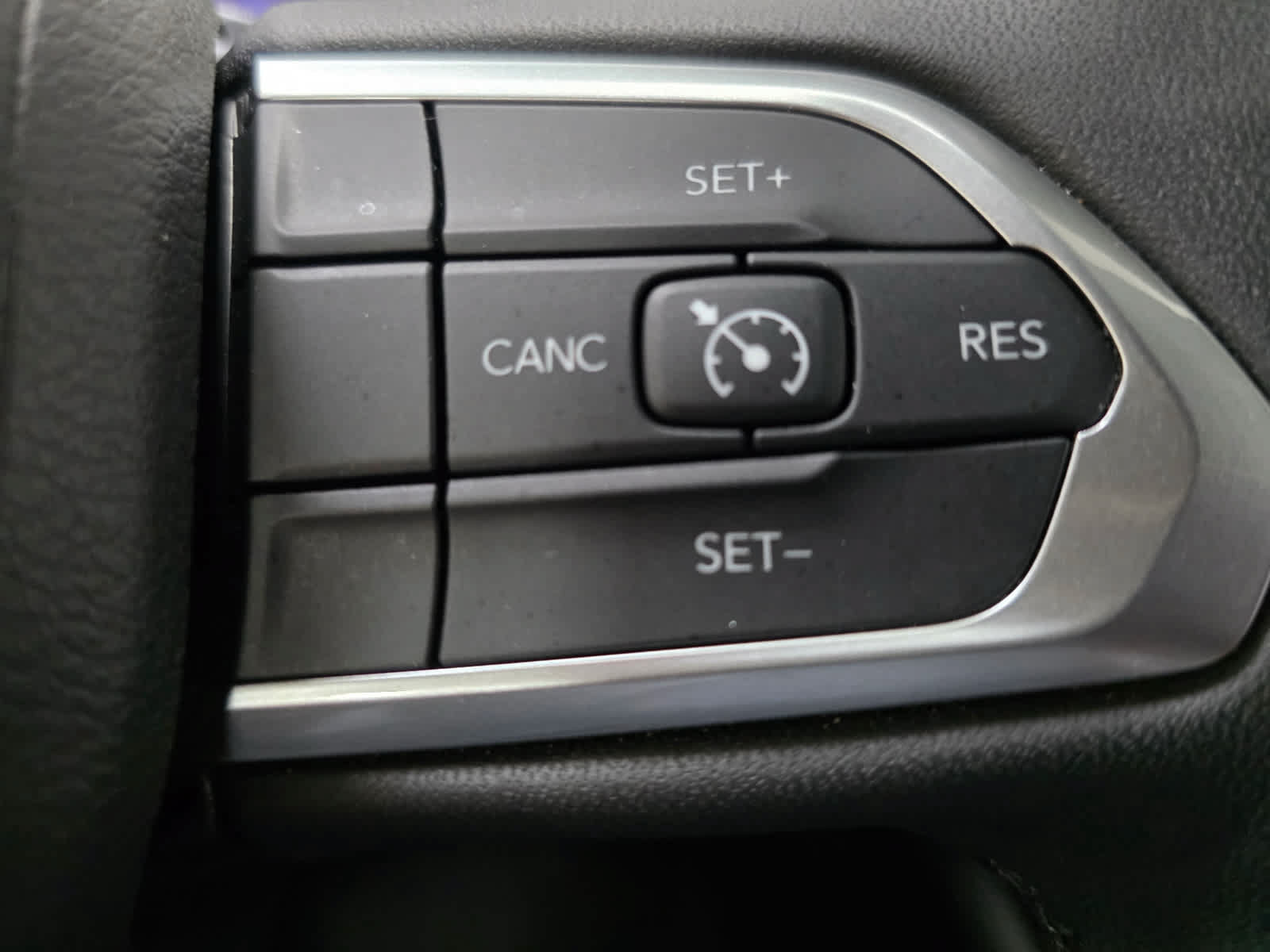 Used 2025 Jeep Compass Latitude w/ Convenience Group AWD/4WD image 22