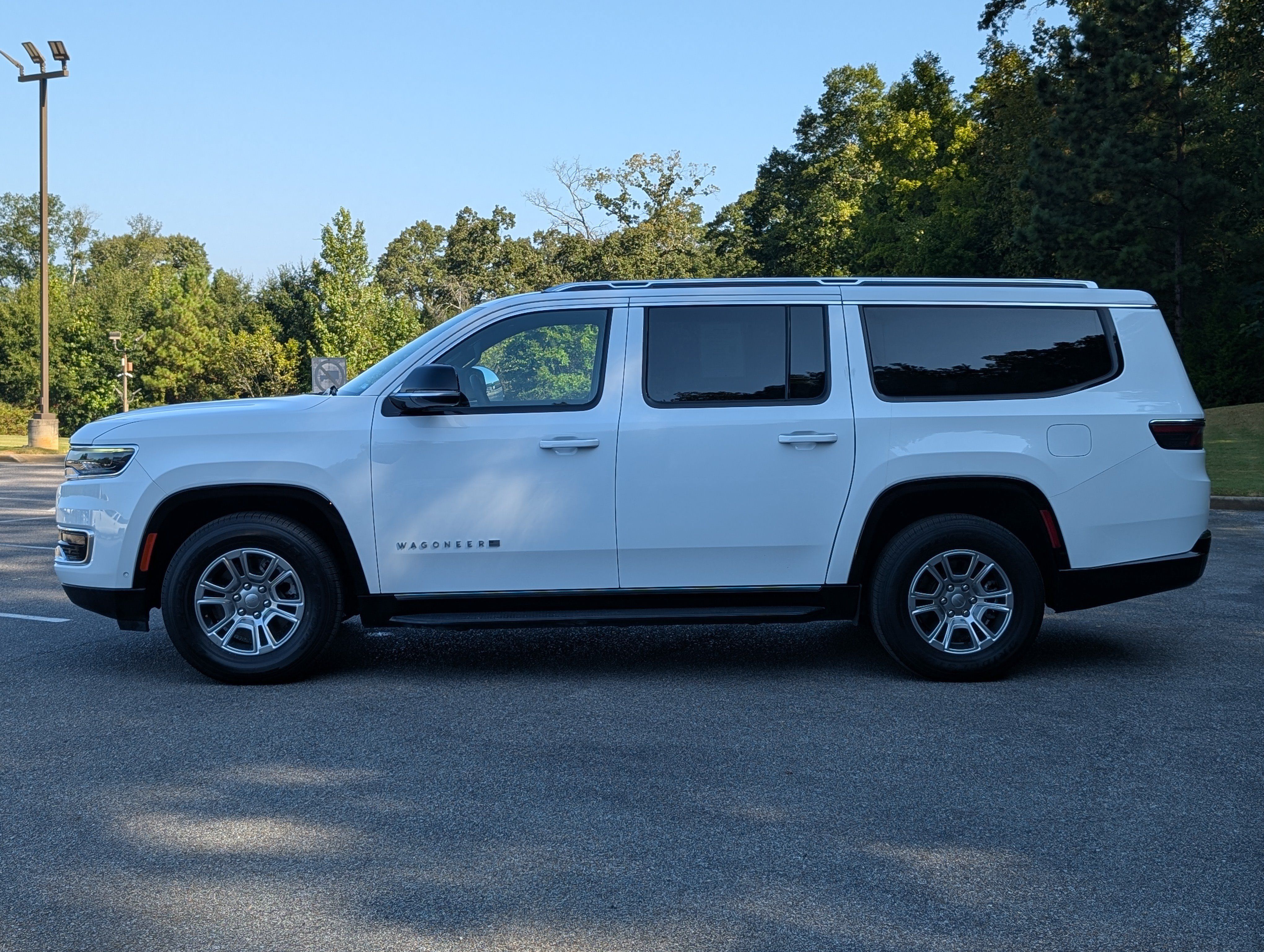 Used 2024 Jeep Wagoneer L 2WD image 7