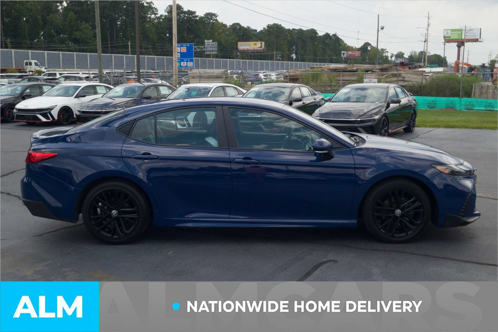 Used 2025 Toyota Camry SE FWD image 4