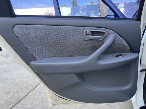 Used 2000 Toyota Camry LE image 28