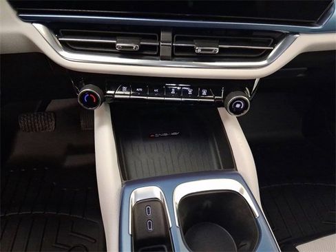 Used 2025 Chevrolet Equinox EV LT w/ Convenience Package image 21