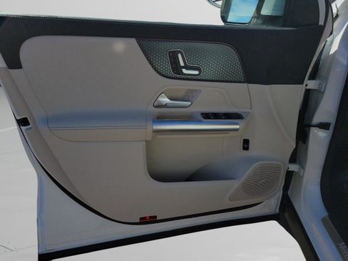 Certified 2025 Mercedes-Benz GLA 250 image 26