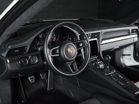 Used 2016 Porsche 911 R RWD image 19