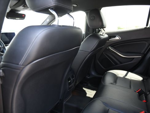 Used 2020 Mercedes-Benz GLA 250 image 13