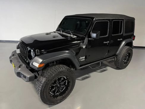 Used 2018 Jeep Wrangler Unlimited Sport S AWD/4WD image 39