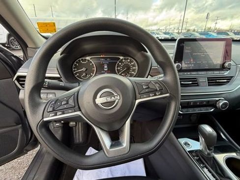 Used 2024 Nissan Altima 2.5 SV image 25