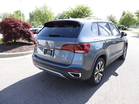 Used 2022 Volkswagen Taos SE w/ Panoramic Sunroof Package AWD/4WD image 3