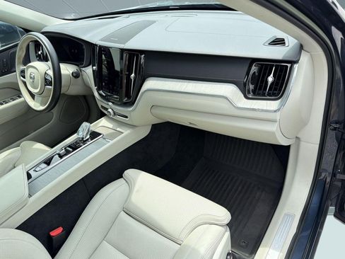 Used 2023 Volvo XC60 B5 Ultimate w/ Climate Package FWD image 31