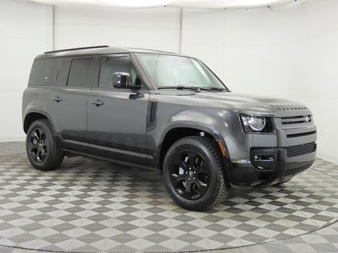 Used 2024 Land Rover Defender 110 X-Dynamic SE image 3