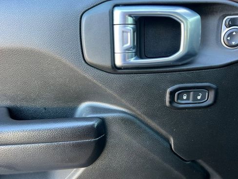 Used 2021 Jeep Gladiator Sport image 13